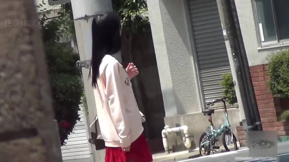 [UNKW-047] Girls with small bladders peeing outdoors multiple times. Uncensored