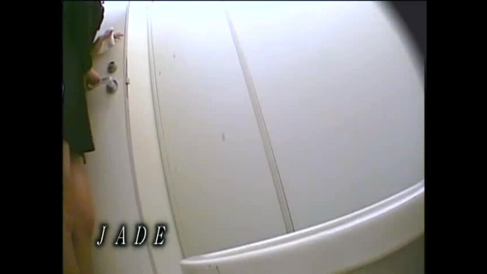 [DTU-03] Hidden camera footage of girls pooping and peeing in half squatting position