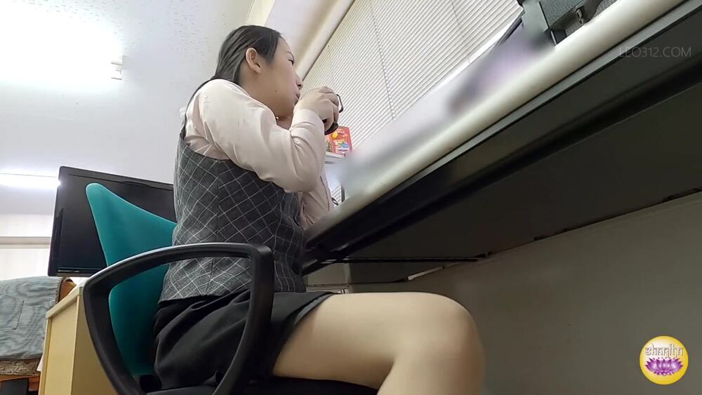 [SL-474] Evil office prank on the group of office ladies! Massive diarrhea incidents on the companys veranda while
