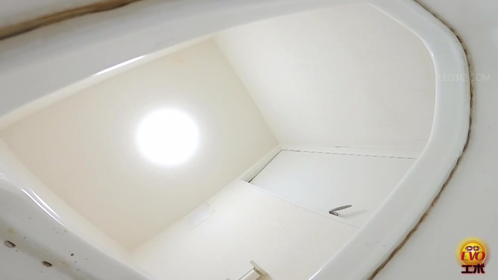 [EE-679] Japanese style toilet voyeur: female urine laser beams striking inside the toilet tank. VOL. 7