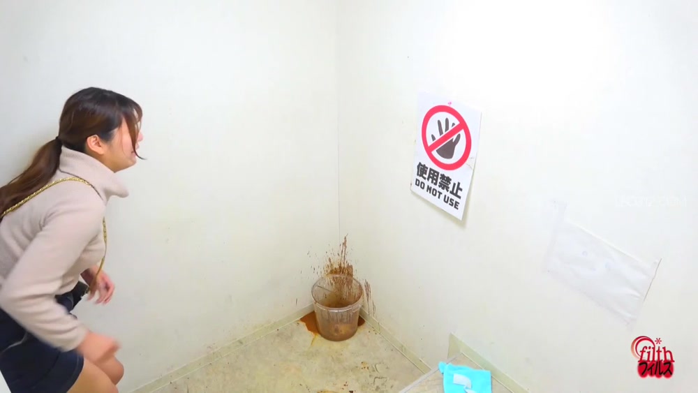 [FF-613] This is smell hell! Toilet is out of order! Girls using manure bucket and poop diarrhea