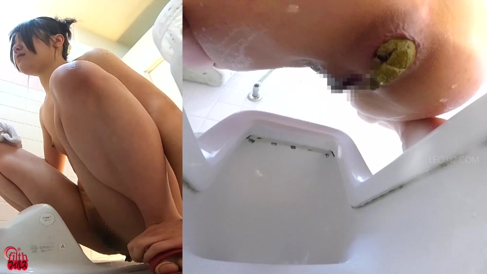 [FF-599] Hidden camera: beautiful women pooping naked after taking a bath