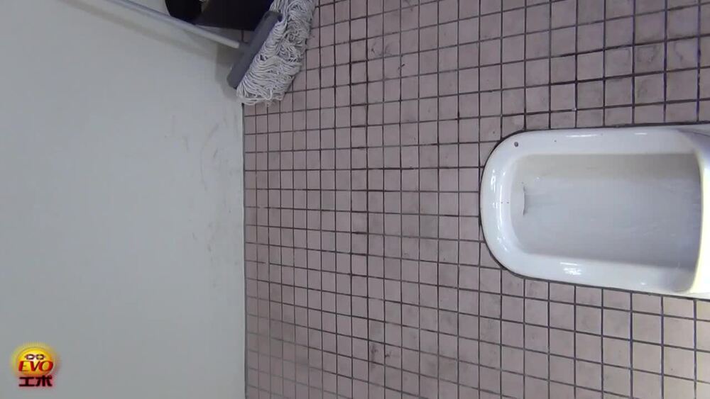[EE-079] Exploring fine urine lines. Public toilet voyeur. VOL. 3