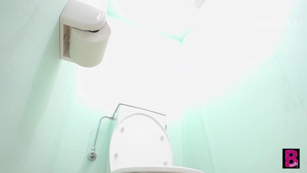 [BY-003] Muddy shit bombs! Beautiful, Japanese nurses squeezing out poop on western style toilet