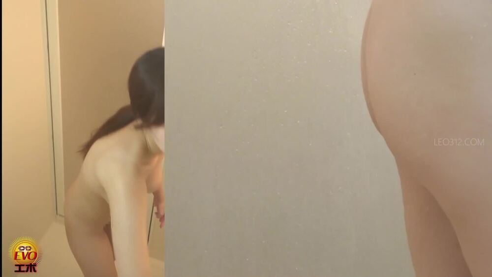 [EE-499] Women undressing in a hurry and peeing naked in the shower. VOL. 2