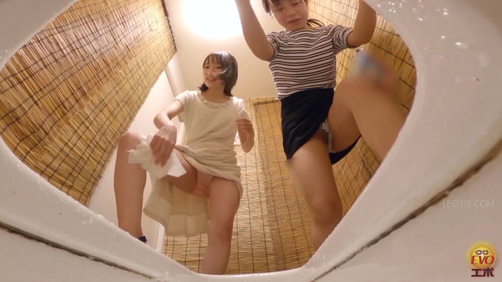 [EE-651] Izakaya toilet voyeur: continuous drunken urination by various girlfriends